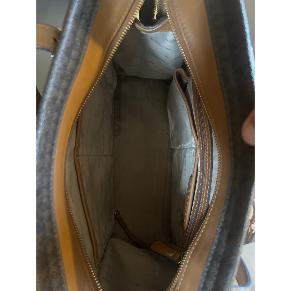 MICHAEL Michael Kors Darien Medium Logo Tote - Picture 4 of 12